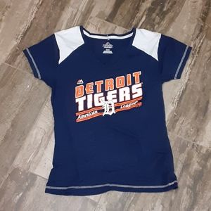 Ladies size medium Detroit Tigers v neck top